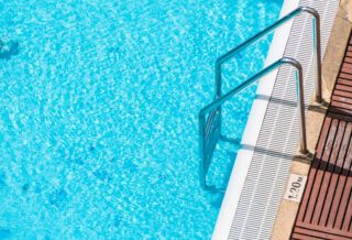 Les avantages des piscines coque en époxy : pourquoi choisir ce modèle ?